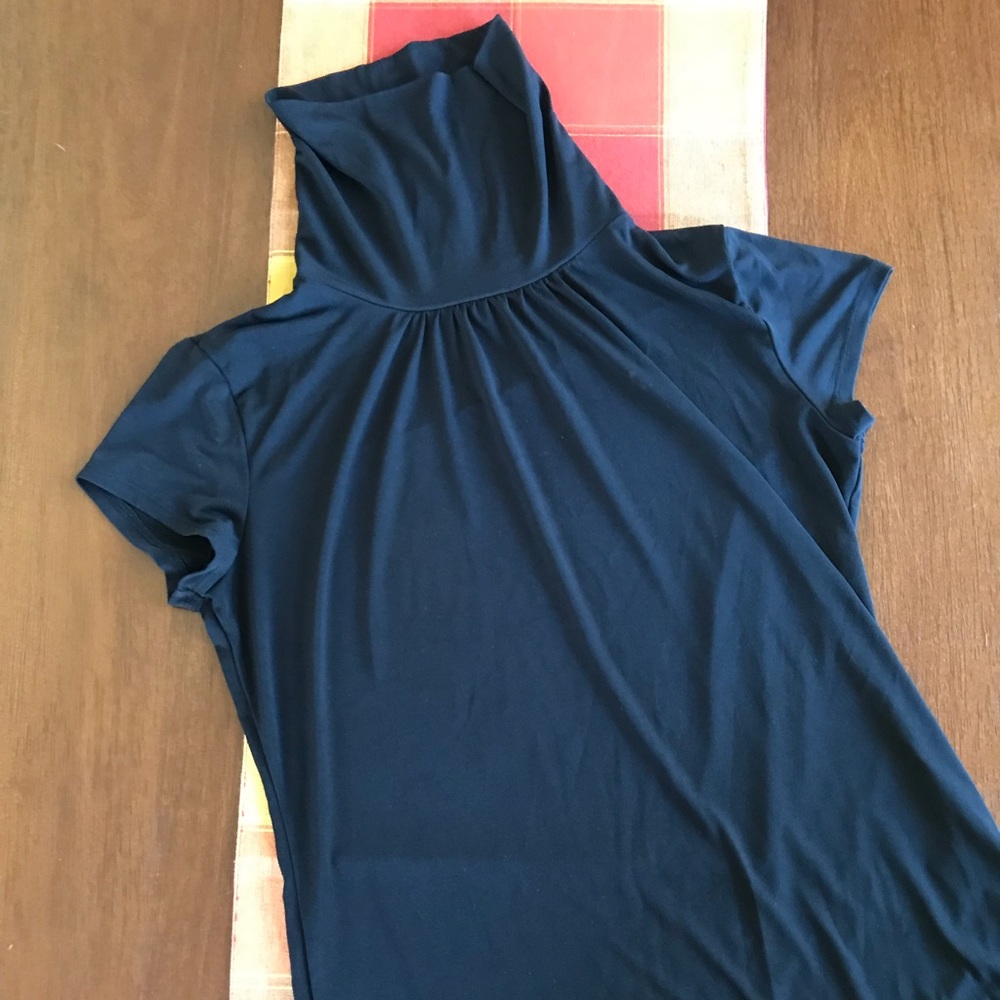 NY&Co short sleeve turtleneck